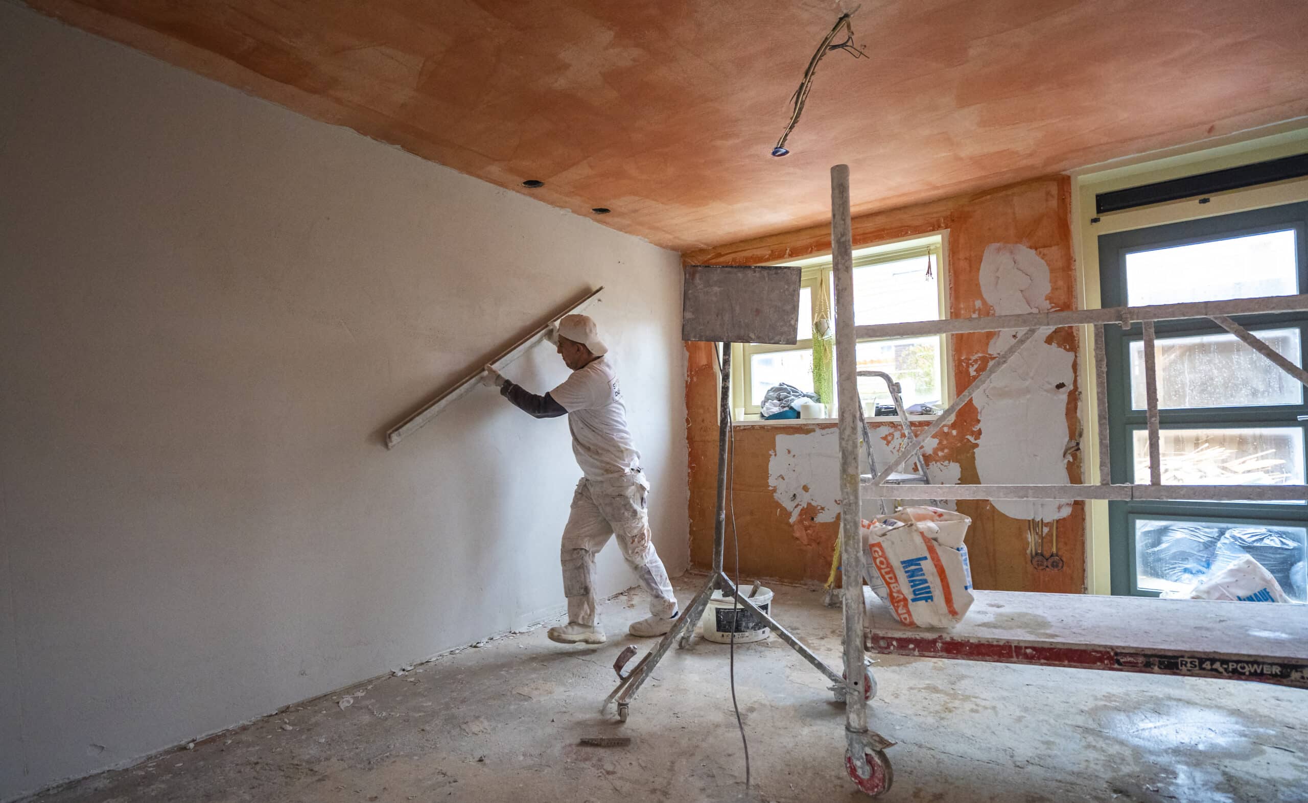 Glad stucwerk op een muur